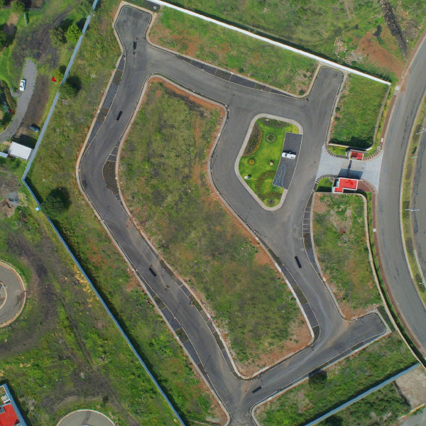 Servicios y centros comerciales en Juriquilla